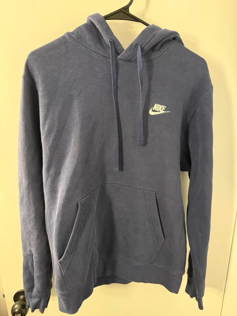 Nike Men's Navy Blue Pullover Hoodie with Chest Logo